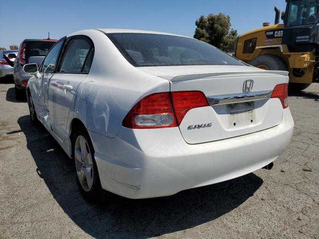 19XFA1F67AE017587 - 2010 HONDA CIVIC LX-S Blanc photo 2