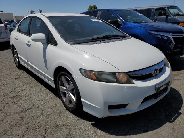 19XFA1F67AE017587 - 2010 HONDA CIVIC LX-S Blanc photo 4