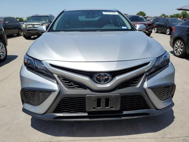 4T1G11BK9PU080266 - 2023 TOYOTA CAMRY SE NIGHT SHADE SILVER photo 5