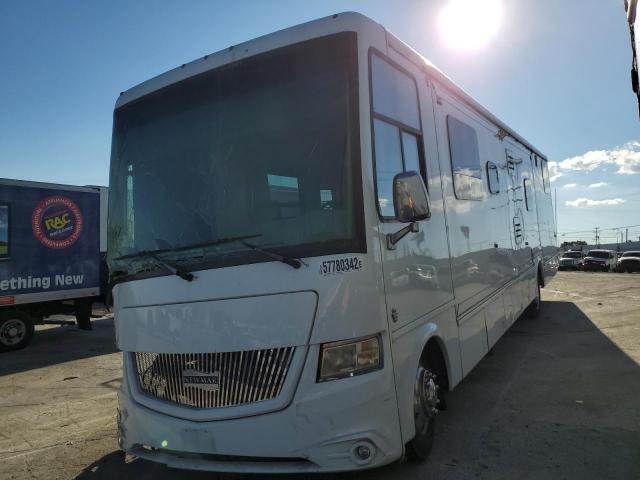 1F66F5DY5E0A11057 - 2014 FORD F53 WHITE photo 2