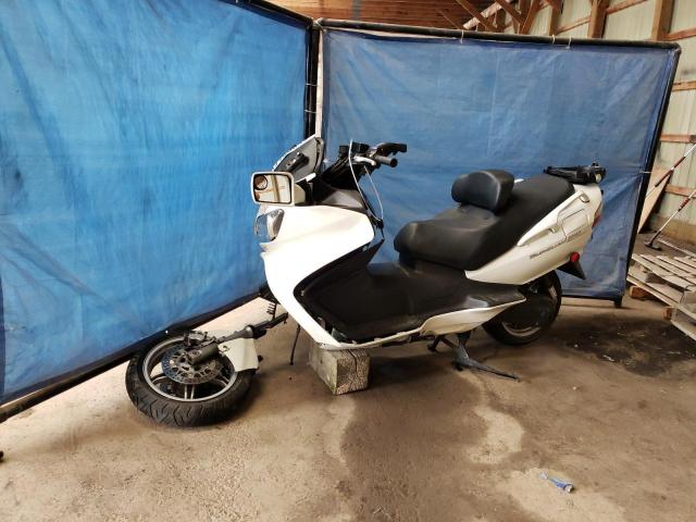 JS1CP51A472100785 - 2007 SUZUKI AN650 WHITE photo 2