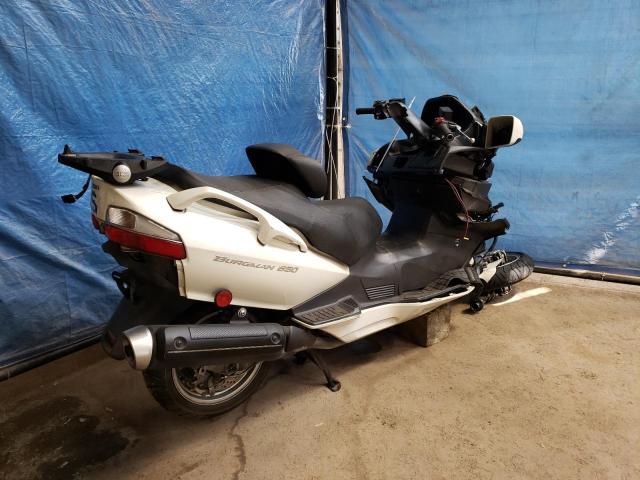 JS1CP51A472100785 - 2007 SUZUKI AN650 WHITE photo 4