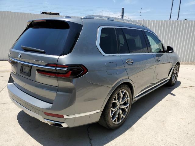 5UX23EM04P9R55573 - 2023 BMW X7 XDRIVE40I SILVER photo 3