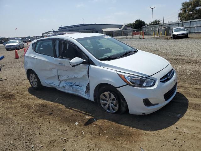 KMHCT5AE5HU349649 - 2017 HYUNDAI ACCENT SE WHITE photo 4