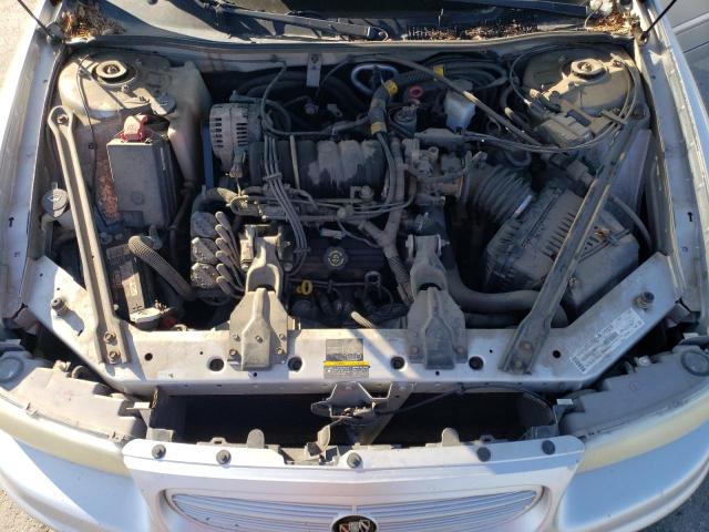 2G4WB52K721173923 - 2002 BUICK REGAL LS 银色 照片 11