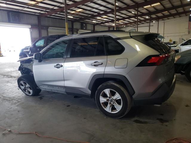2T3W1RFV4LC036631 - 2020 TOYOTA RAV4 XLE SILVER photo 2