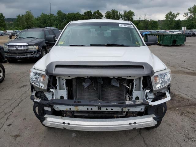 5TFUM5F17HX072965 - 2017 TOYOTA TUNDRA DOUBLE CAB SR/SR5 WHITE photo 5