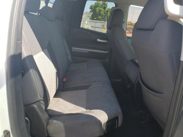 5TFRY5F12HX218683 - 2017 TOYOTA TUNDRA DOUBLE CAB SR/SR5 WHITE photo 10