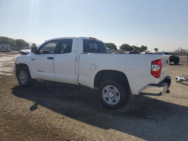 5TFRY5F12HX218683 - 2017 TOYOTA TUNDRA DOUBLE CAB SR/SR5 WHITE photo 2
