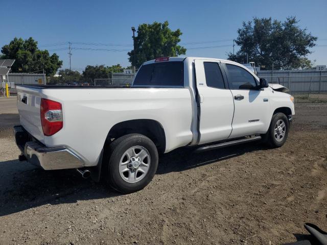 5TFRY5F12HX218683 - 2017 TOYOTA TUNDRA DOUBLE CAB SR/SR5 WHITE photo 3