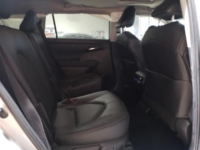 5TDGZRBH6NS163543 - 2022 TOYOTA HIGHLANDER XLE 银色 照片 11