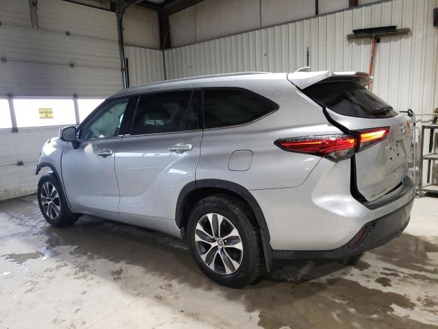 5TDGZRBH6NS163543 - 2022 TOYOTA HIGHLANDER XLE 银色 照片 2