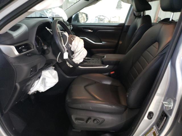 5TDGZRBH6NS163543 - 2022 TOYOTA HIGHLANDER XLE 银色 照片 7