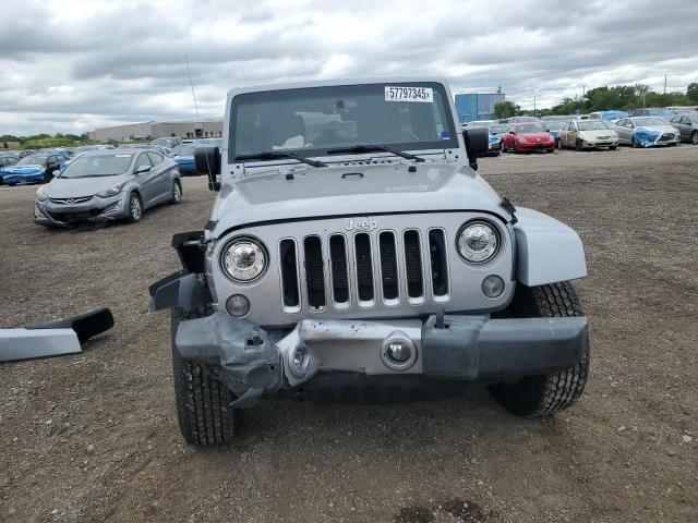 1C4HJWEG0HL636775 - 2017 JEEP WRANGLER U SAHARA 灰色 照片 5