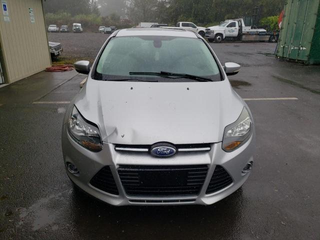 1FAHP3J24CL166790 - 2012 FORD FOCUS TITANIUM SILVER photo 5