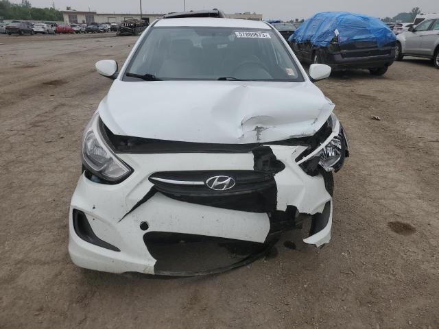 KMHCT4AE5GU003139 - 2016 HYUNDAI ACCENT SE WHITE photo 5