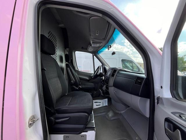 WD3PE7CC9E5857498 - 2014 MERCEDES-BENZ SPRINTER 2500 PINK photo 5