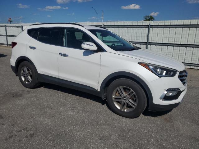5XYZU3LB4JG555393 - 2018 HYUNDAI SANTA FE S WHITE photo 4