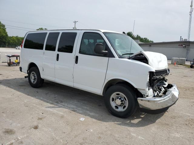 1GAWGFFG4H1192583 - 2017 CHEVROLET EXPRESS G2 LT WHITE photo 4