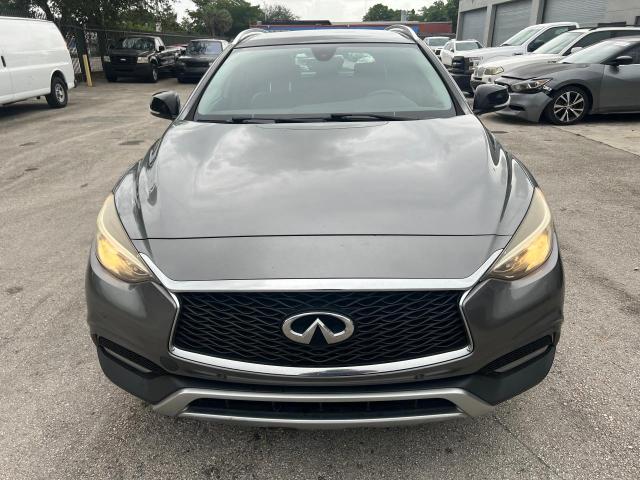 SJKCH5CR4HA022437 - 2017 INFINITI QX30 BASE GRAY photo 5