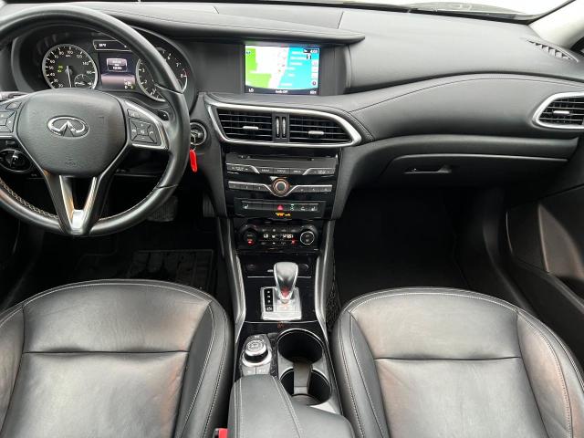 SJKCH5CR4HA022437 - 2017 INFINITI QX30 BASE GRAY photo 8