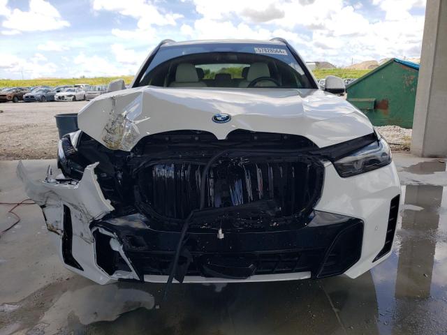 5UX43EU07R9U35539 - 2024 BMW X5 XDRIVE50E WHITE photo 5