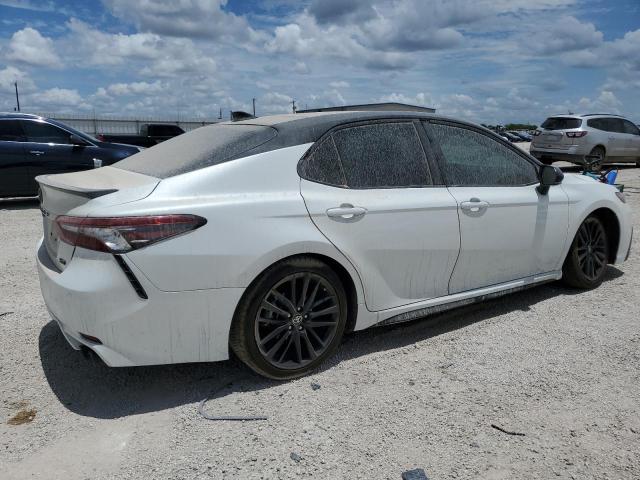 4T1KZ1AK0NU063373 - 2022 TOYOTA CAMRY TRD WHITE photo 3