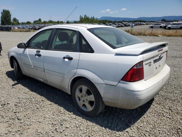 1FAFP34N35W199486 - 2005 FORD FOCUS ZX4 WHITE photo 2