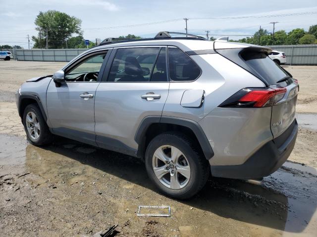 2T3W1RFV8MC160838 - 2021 TOYOTA RAV4 XLE SILVER photo 2