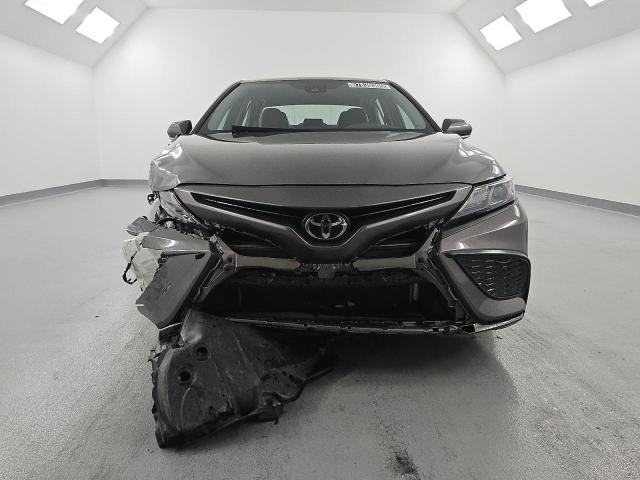 4T1G11AK9PU158840 - 2023 TOYOTA CAMRY SE NIGHT SHADE GRAY photo 5