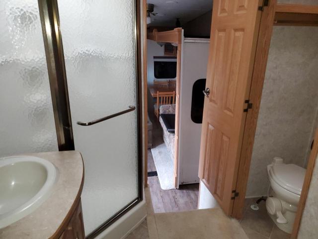 4YDF300206D520104 - 2006 KEYSTONE MONTANA WHITE photo 8