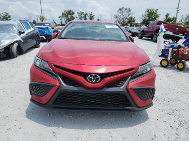 4T1T11AK4RU260967 - 2024 TOYOTA CAMRY SE NIGHT SHADE RED photo 5