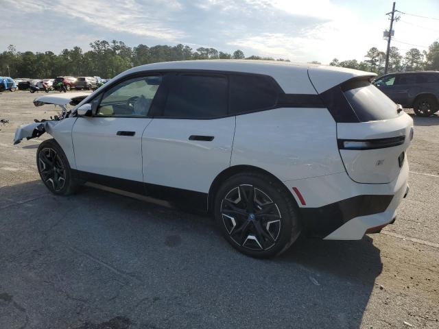 WB523CF00RCR19934 - 2024 BMW IX XDRIVE50 WHITE photo 2