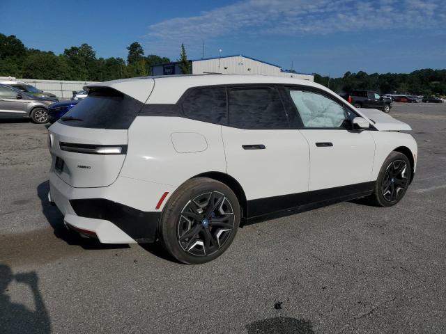 WB523CF00RCR19934 - 2024 BMW IX XDRIVE50 WHITE photo 3