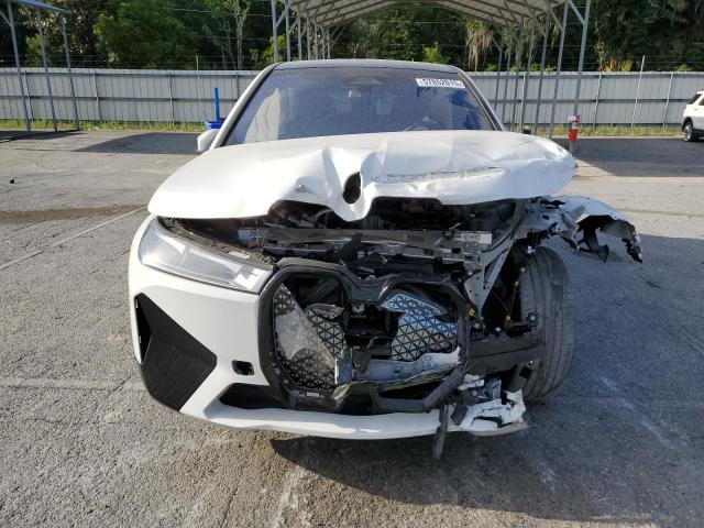 WB523CF00RCR19934 - 2024 BMW IX XDRIVE50 WHITE photo 5