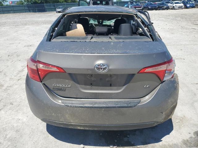 5YFBURHE1JP771429 - 2018 TOYOTA COROLLA L 棕色 照片 6