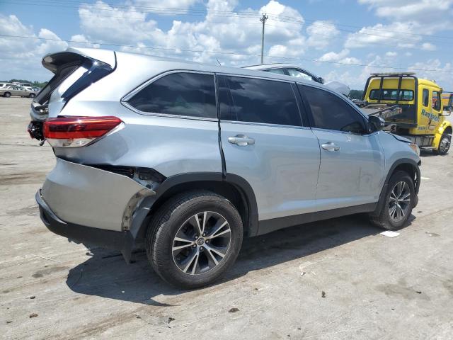 5TDZARFH6KS042114 - 2019 TOYOTA HIGHLANDER LE SILVER photo 3