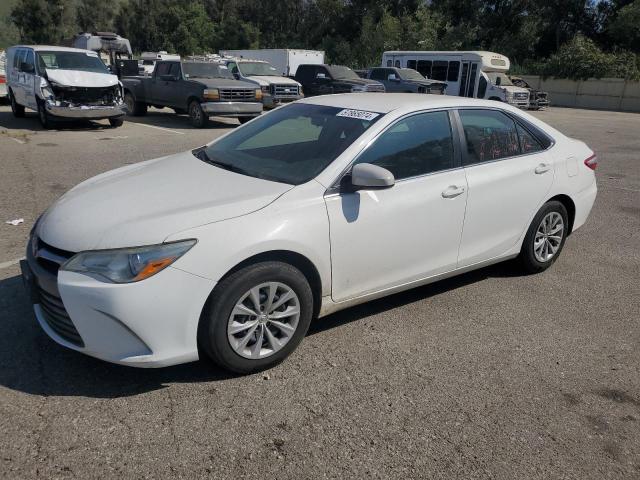 4T4BF1FK1FR477951 - 2015 TOYOTA CAMRY LE WHITE photo 1