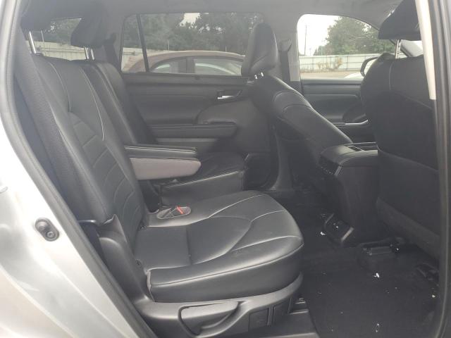 5TDGZRBH9MS128882 - 2021 TOYOTA HIGHLANDER XLE SILVER photo 11
