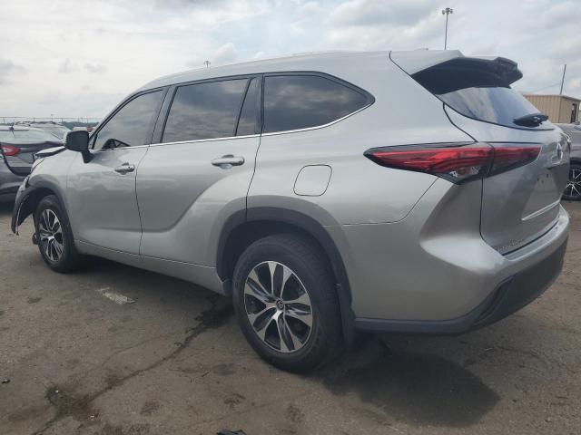 5TDGZRBH9MS128882 - 2021 TOYOTA HIGHLANDER XLE SILVER photo 2
