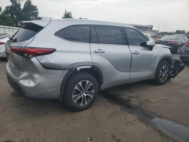 5TDGZRBH9MS128882 - 2021 TOYOTA HIGHLANDER XLE SILVER photo 3