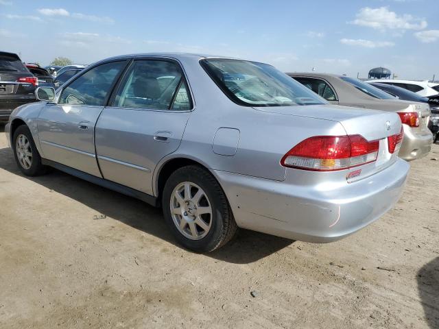 1HGCG56712A166911 - 2002 HONDA ACCORD SE SILVER photo 2