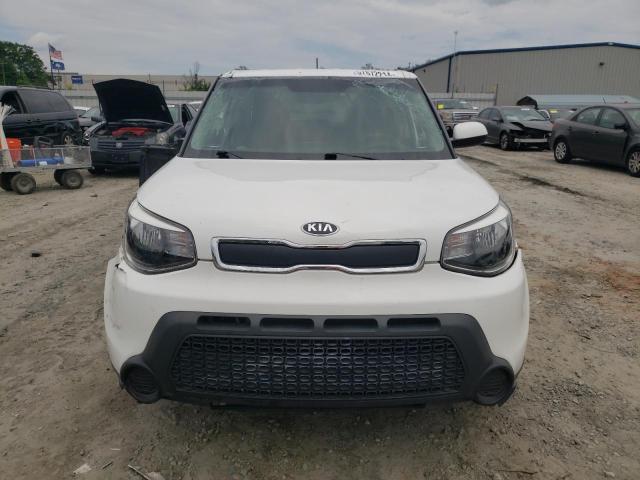 KNDJN2A29F7159147 - 2015 KIA SOUL WHITE photo 5