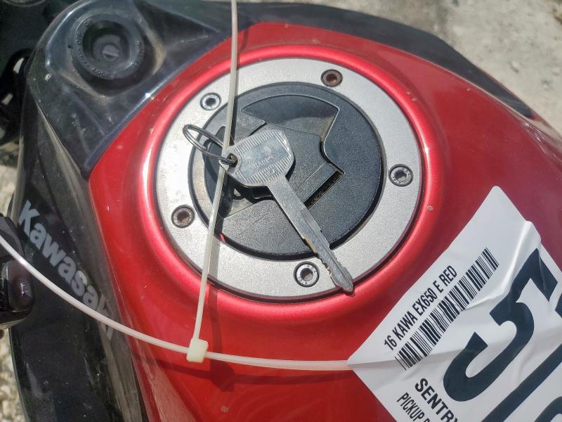 JKAEXEE15GDA21488 - 2016 KAWASAKI EX650 E RED photo 8