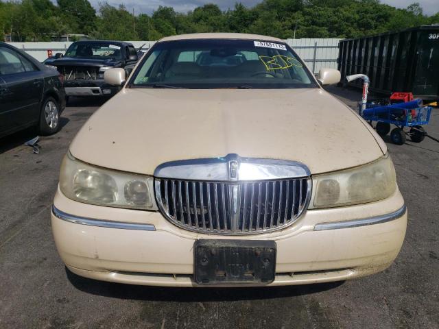 1LNFM83WXWY728900 - 1998 LINCOLN TOWN CARTIER TAN photo 5