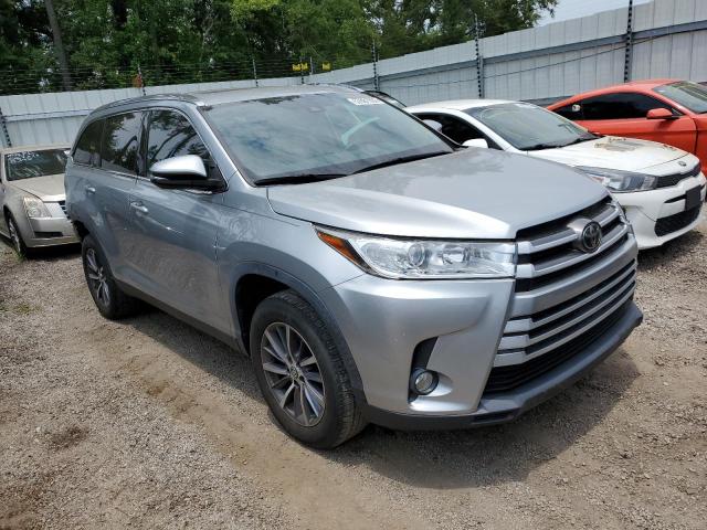 5TDKZRFH9KS567114 - 2019 TOYOTA HIGHLANDER SE SILVER photo 4