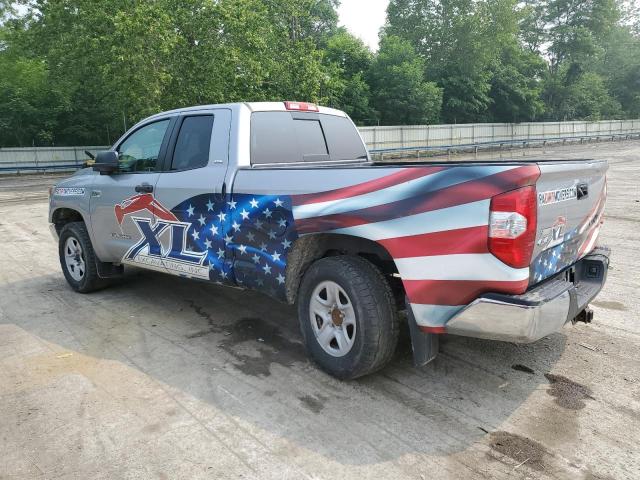 5TFUY5F15JX705389 - 2018 TOYOTA TUNDRA DOUBLE CAB SR/SR5 TWO TONE photo 2