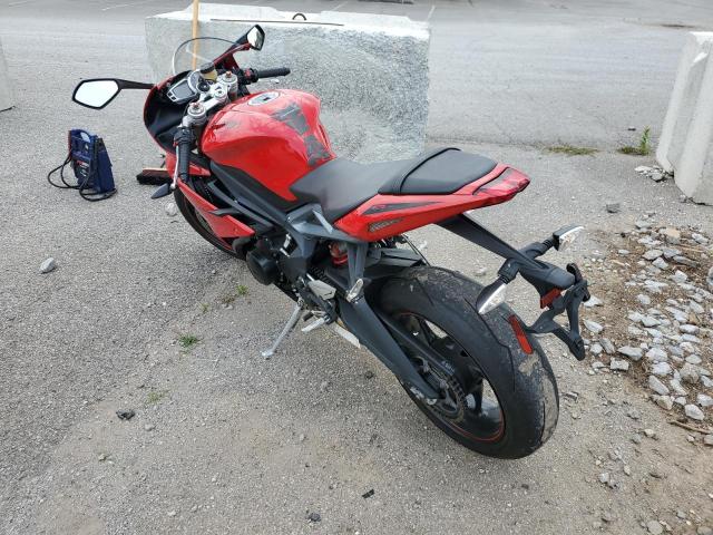 SMTA01YK3FJ683350 - 2015 TRIUMPH MOTORCYCLE DAYTONA 675 RED photo 3