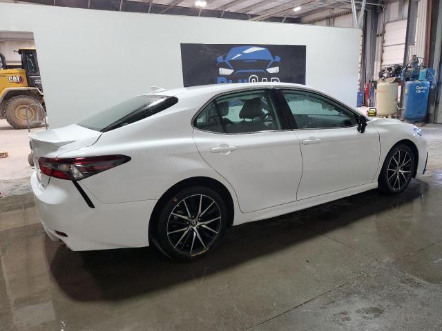 4T1G11AK0RU844963 - 2024 TOYOTA CAMRY SE NIGHT SHADE WHITE photo 3