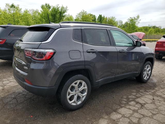 3C4NJDBNXRT135828 - 2024 JEEP COMPASS LATITUDE 石墨色 照片 3